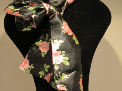 Black Scarf with Pink Roses - Image 2